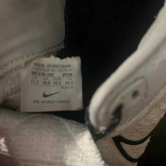 Nike White and Black Sneakers - Picture 5 of 5